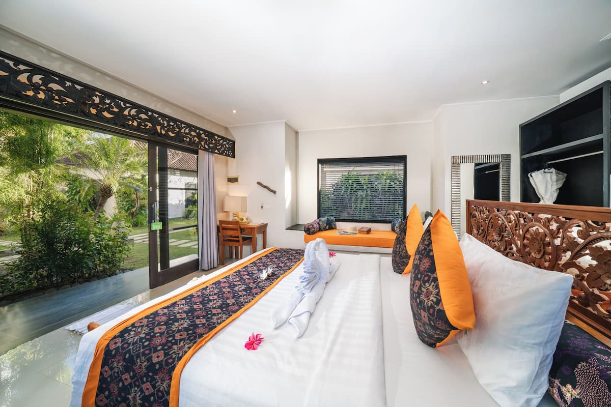 Suite, 1 Bedroom | In-room safe, desk, laptop workspace, blackout drapes