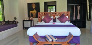 Caja de seguridad en la habitación y escritorio 