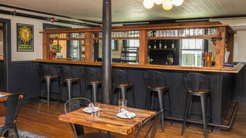 Room, 1 Queen Bed (Whitlock Cozy Queen) | Free WiFi, bed sheets