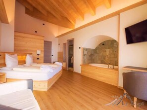 In-room safe, free WiFi