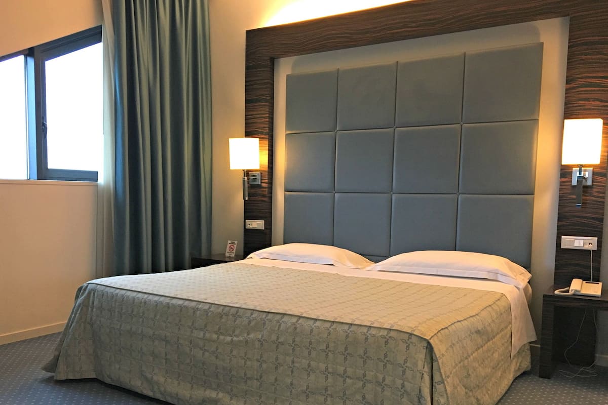 Frette Italian sheets, premium bedding, down duvets, memory-foam beds