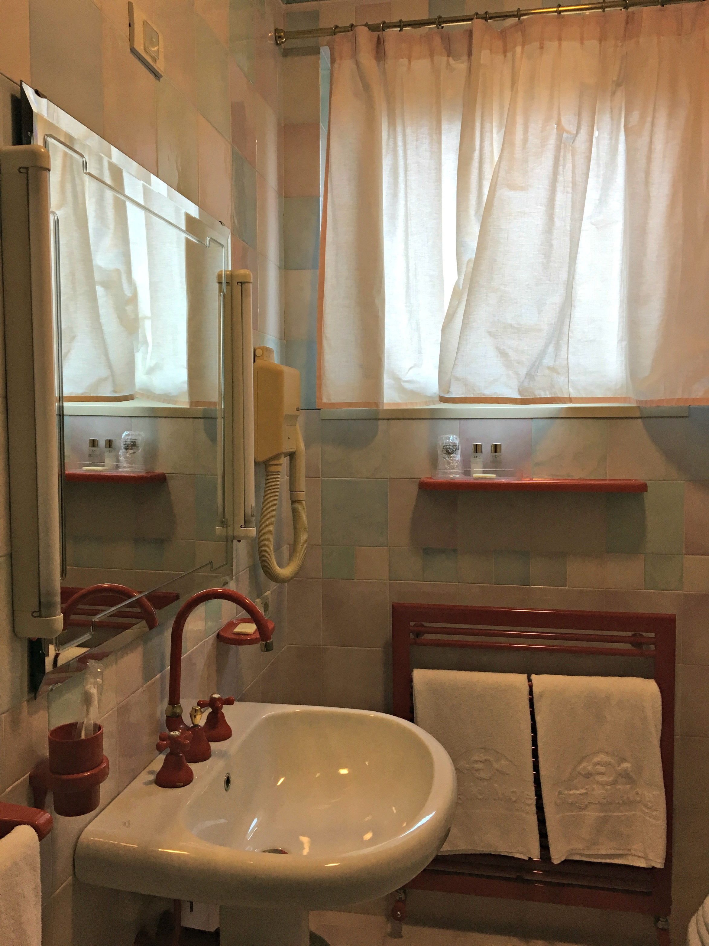 economy double room single use | bathroom sink