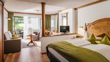 Comfort-Doppel- oder -Zweibettzimmer, Balkon | Hochwertige Bettwaren, Zimmersafe, Schreibtisch, Babybetten
