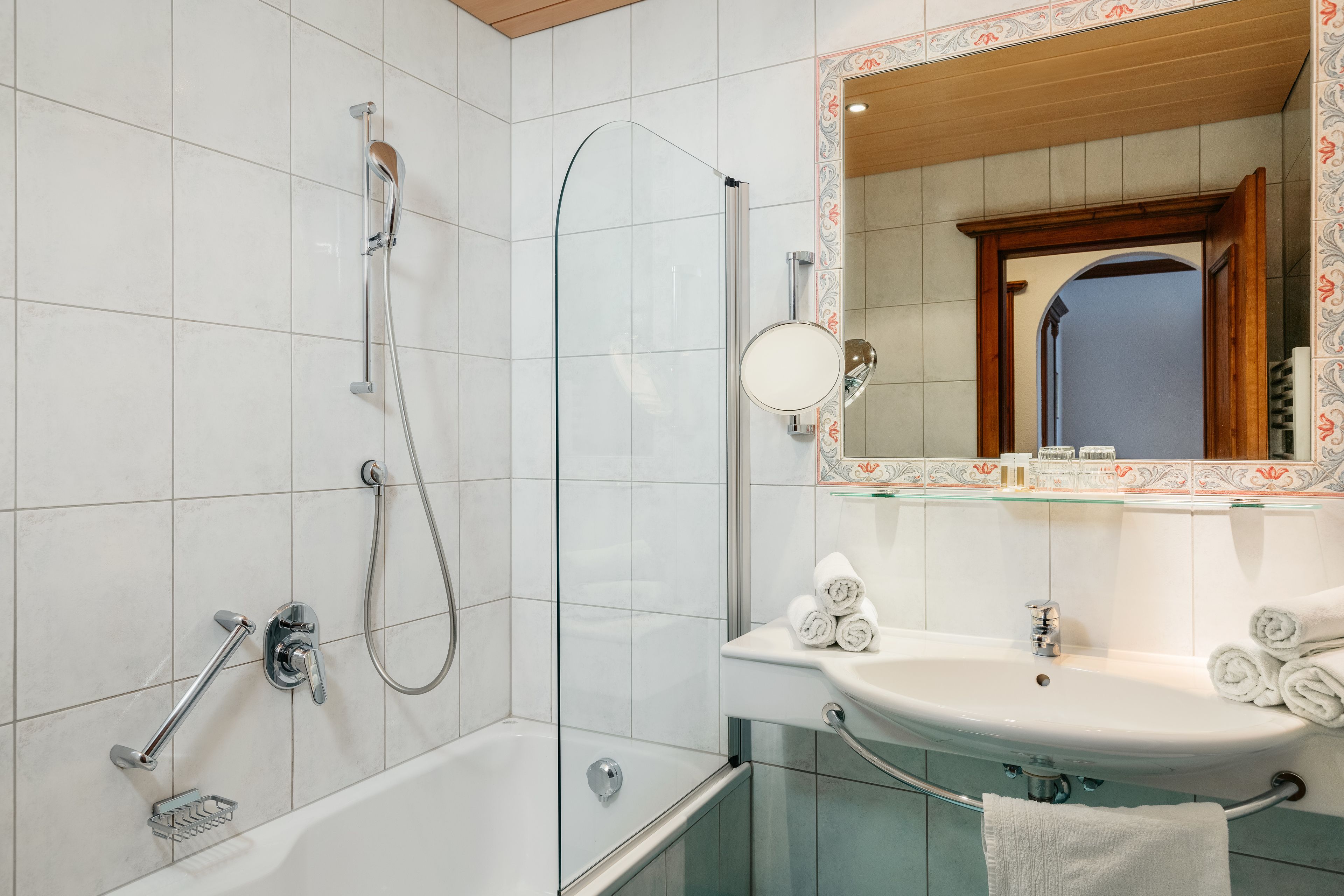 comfort suite, balcony | premium bedding, in-room safe, desk, cots/infant beds