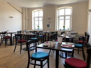 Frokostbuffé hver dag (EUR 12 per person)