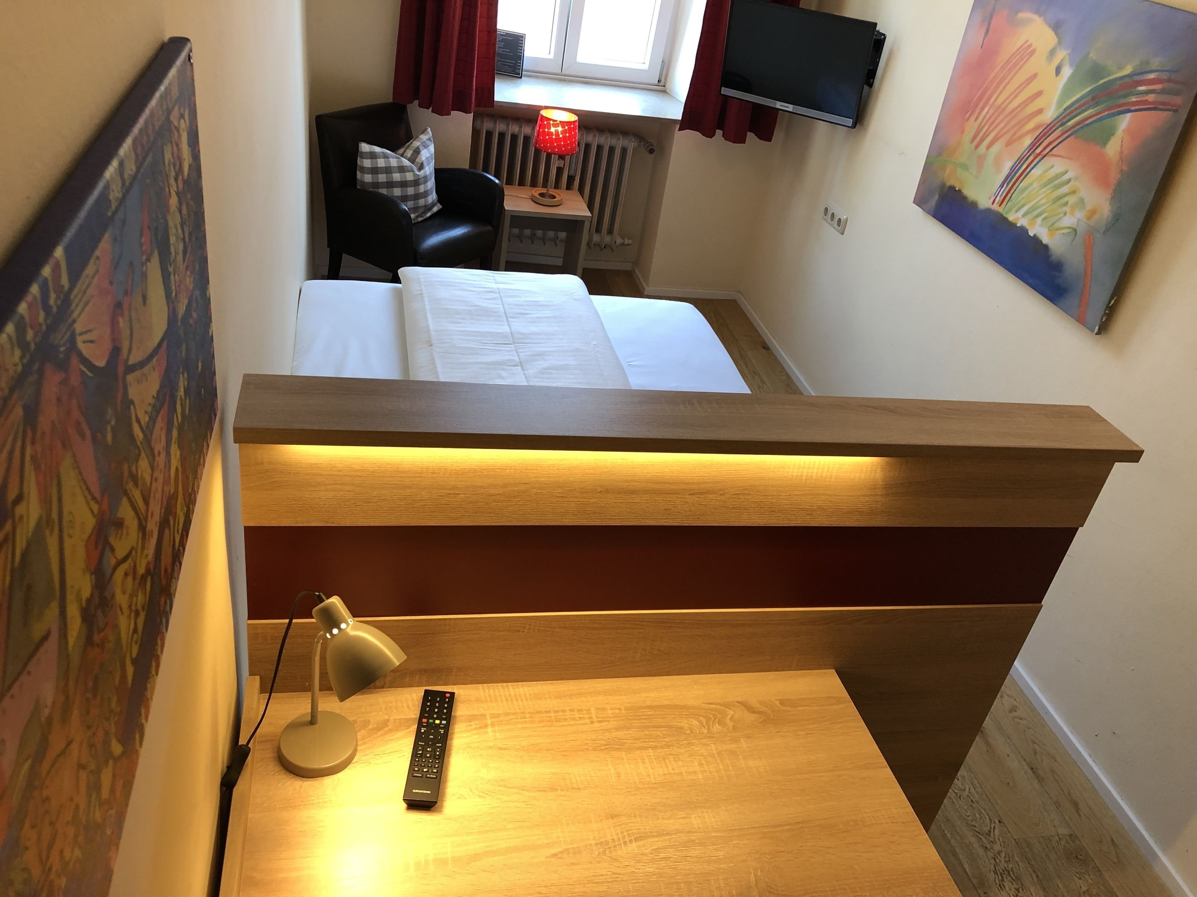 Escritorio, cortinas blackout y insonorización 