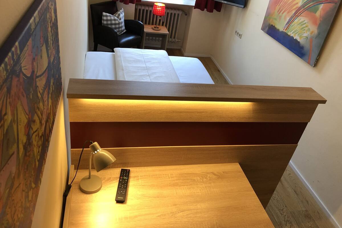 Escritorio, cortinas blackout y insonorización