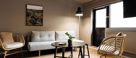 Comfort Studio | Free cribs/infant beds, free WiFi, bed sheets