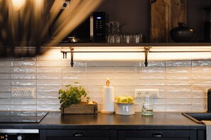 Classic Apartment, 2 Bedrooms | Bathroom | Shower, rainfall showerhead, free toiletries, hair dryer