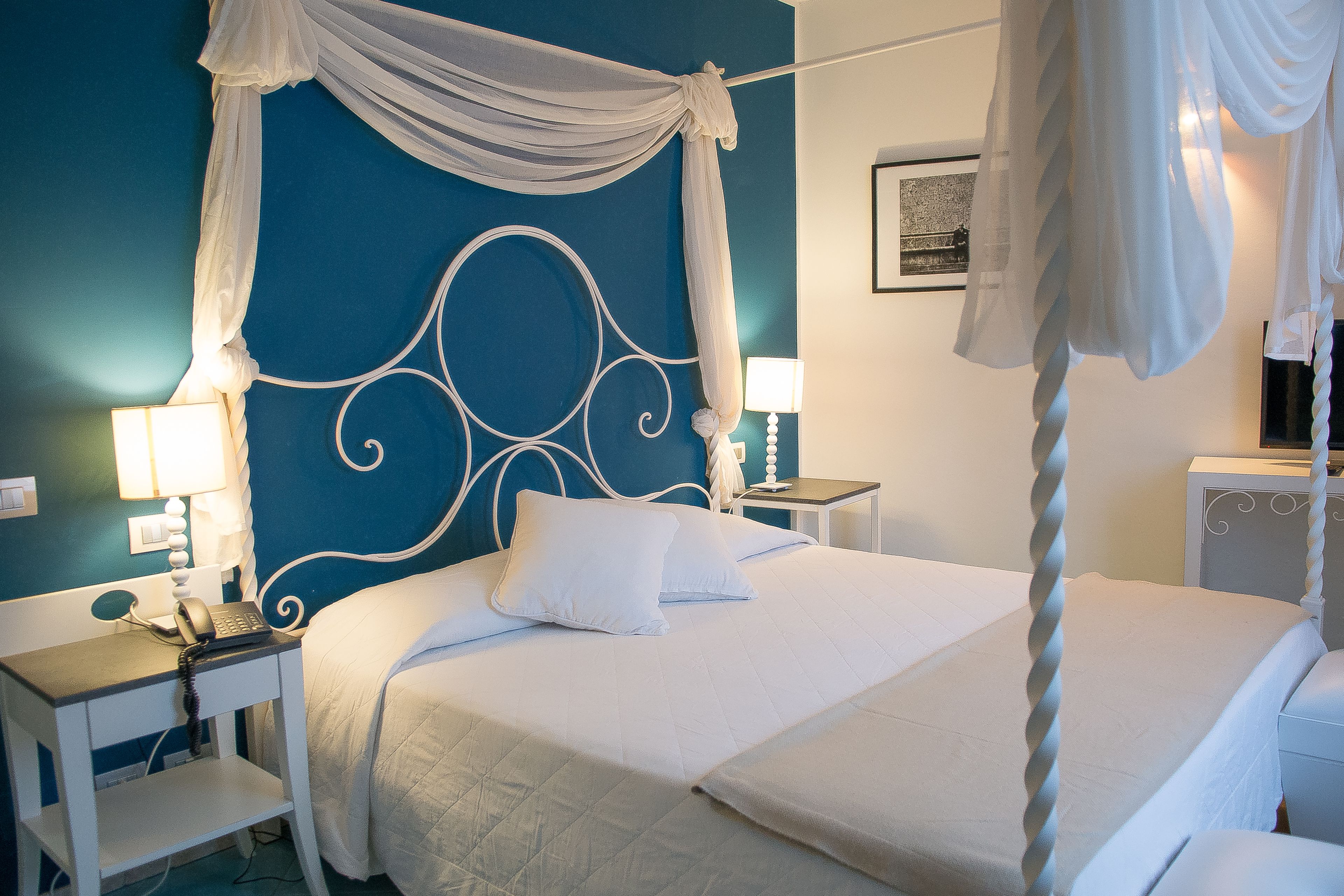 suite, terrace | minibar, in-room safe, desk, blackout curtains