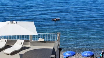Beach nearby, beach towels