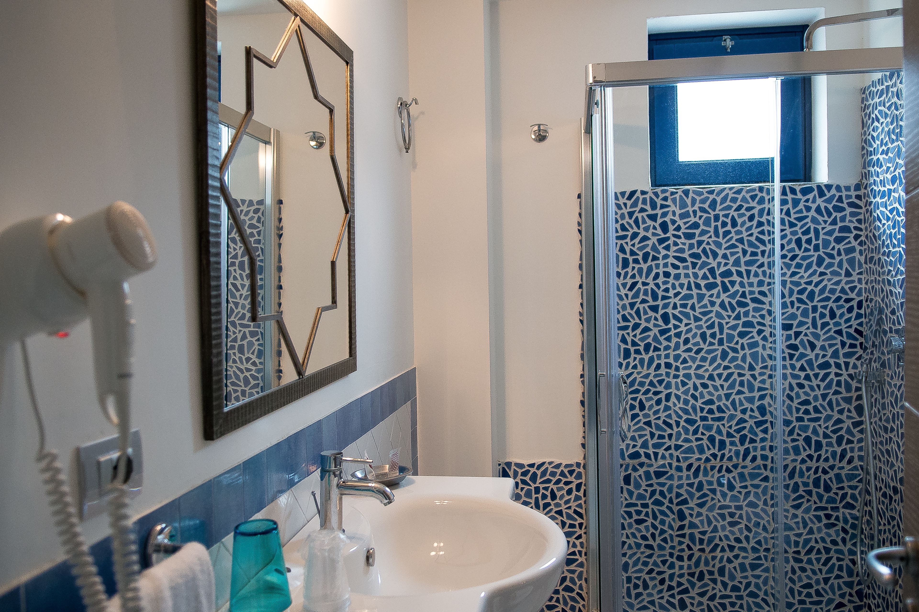 classic room, partial sea view | bathroom shower