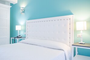 Comfort Room | Minibar, in-room safe, desk, blackout curtains - Hotel Cutimare (Lipari)