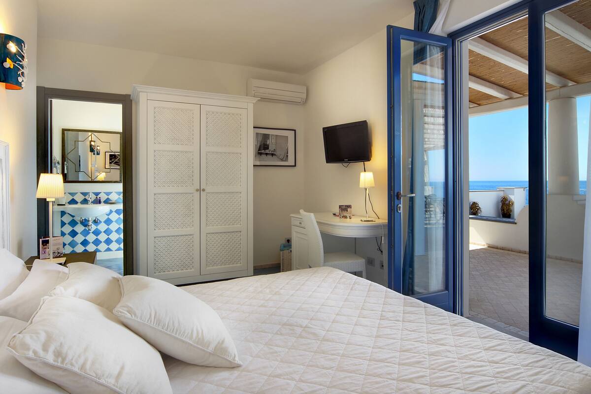 superior room, sea view | minibar, in-room safe, desk, blackout curtains