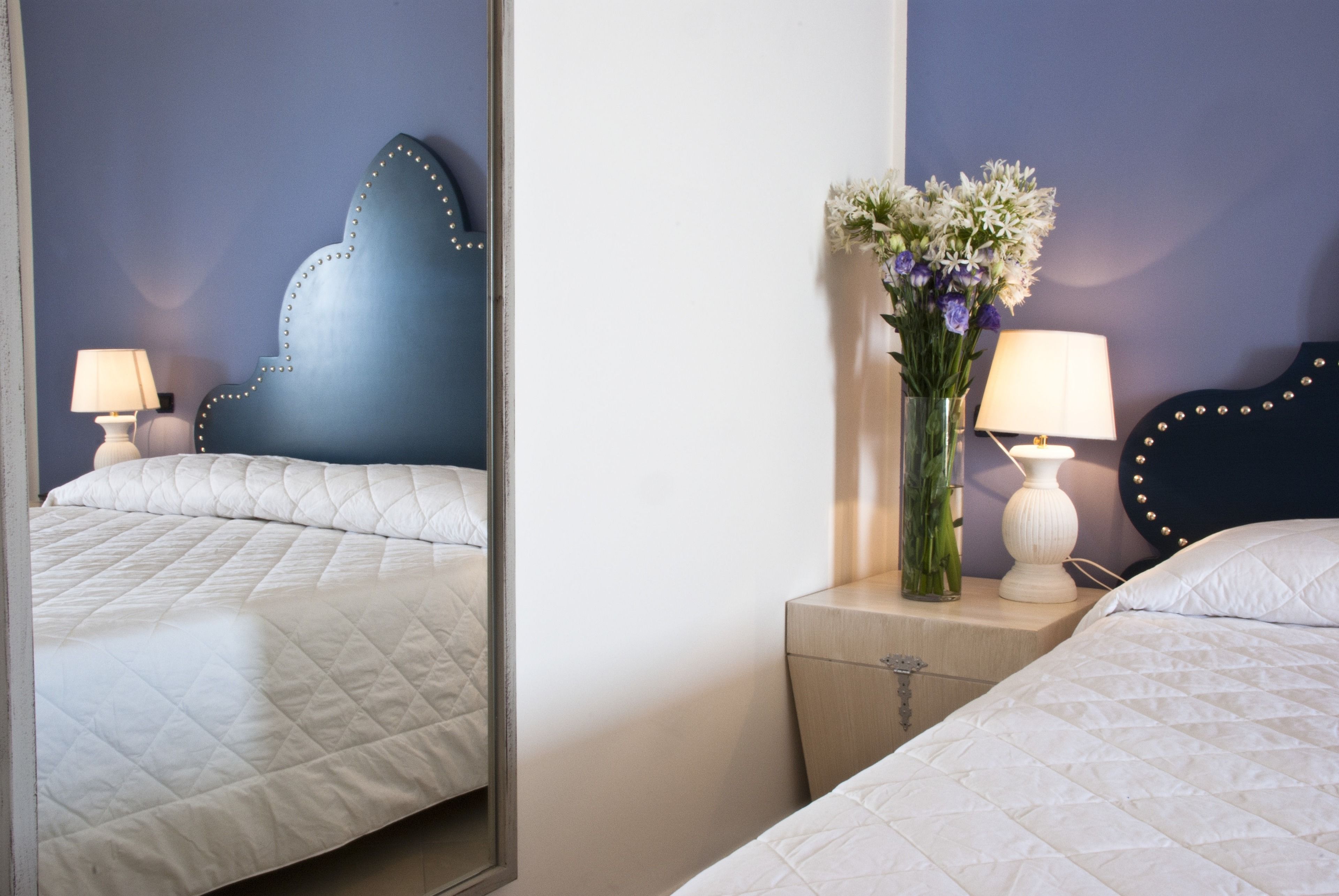 Frigobar, cofres nos quartos, escrivaninha, cortinas blackout
