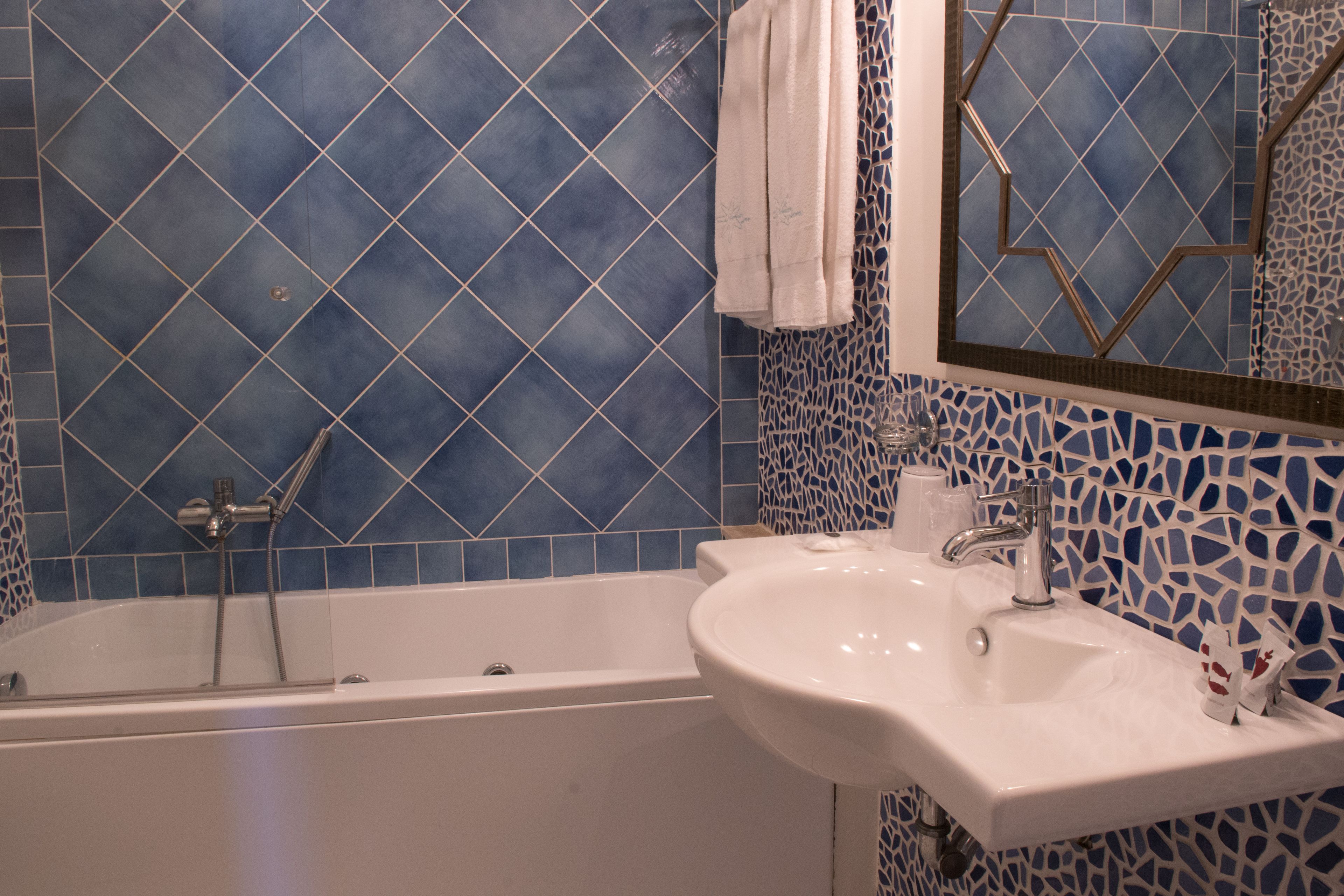 classic triple room, partial sea view | bathroom | hair dryer, bidet, towels