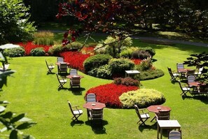 Lunch and dinner served