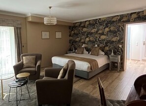 ジュニア ダブルルーム | 客室ごとに異なる装飾、客室ごとに異なるインテリア、デスク、アイロン / アイロン台