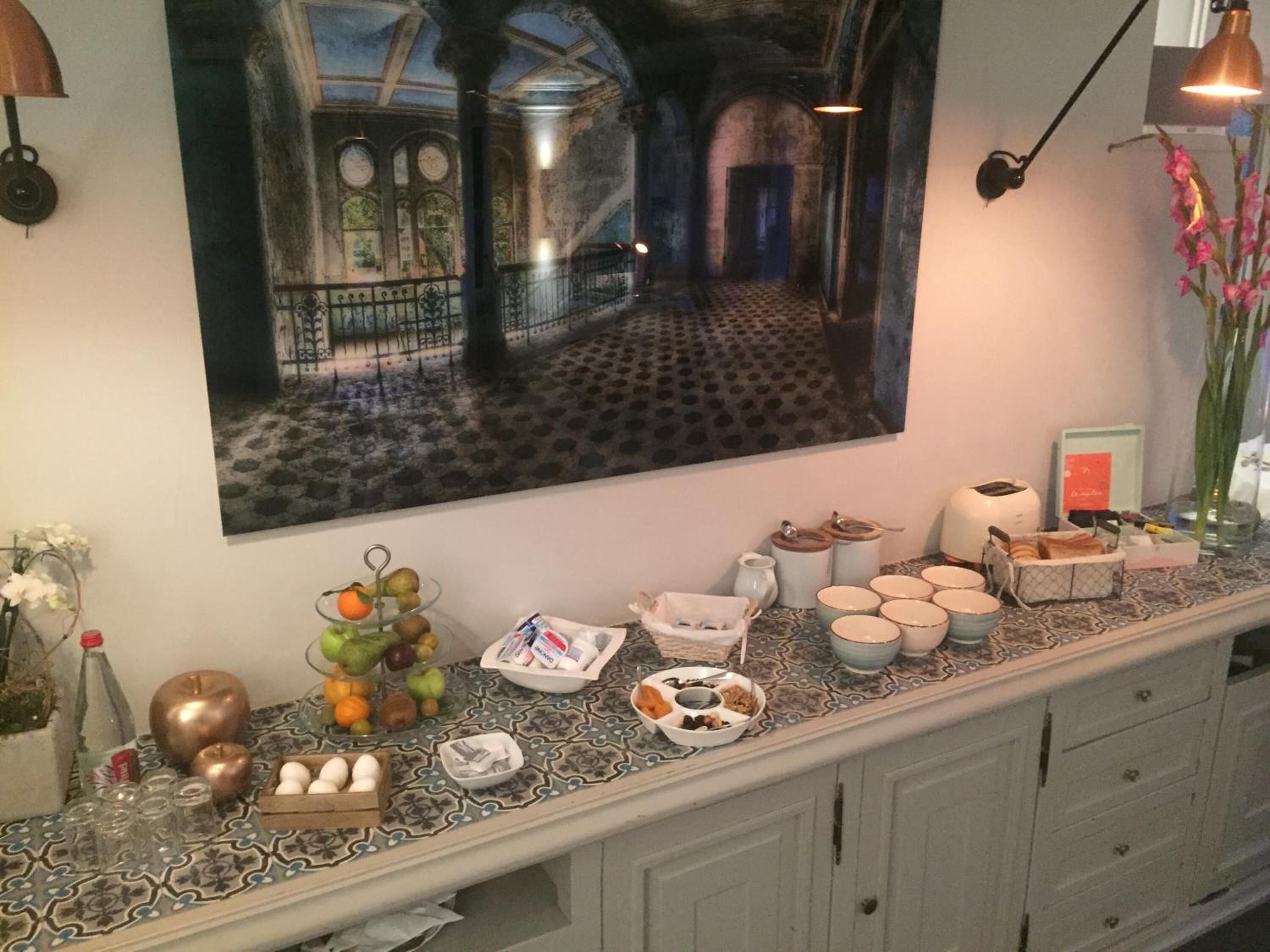 lunch and dinner served