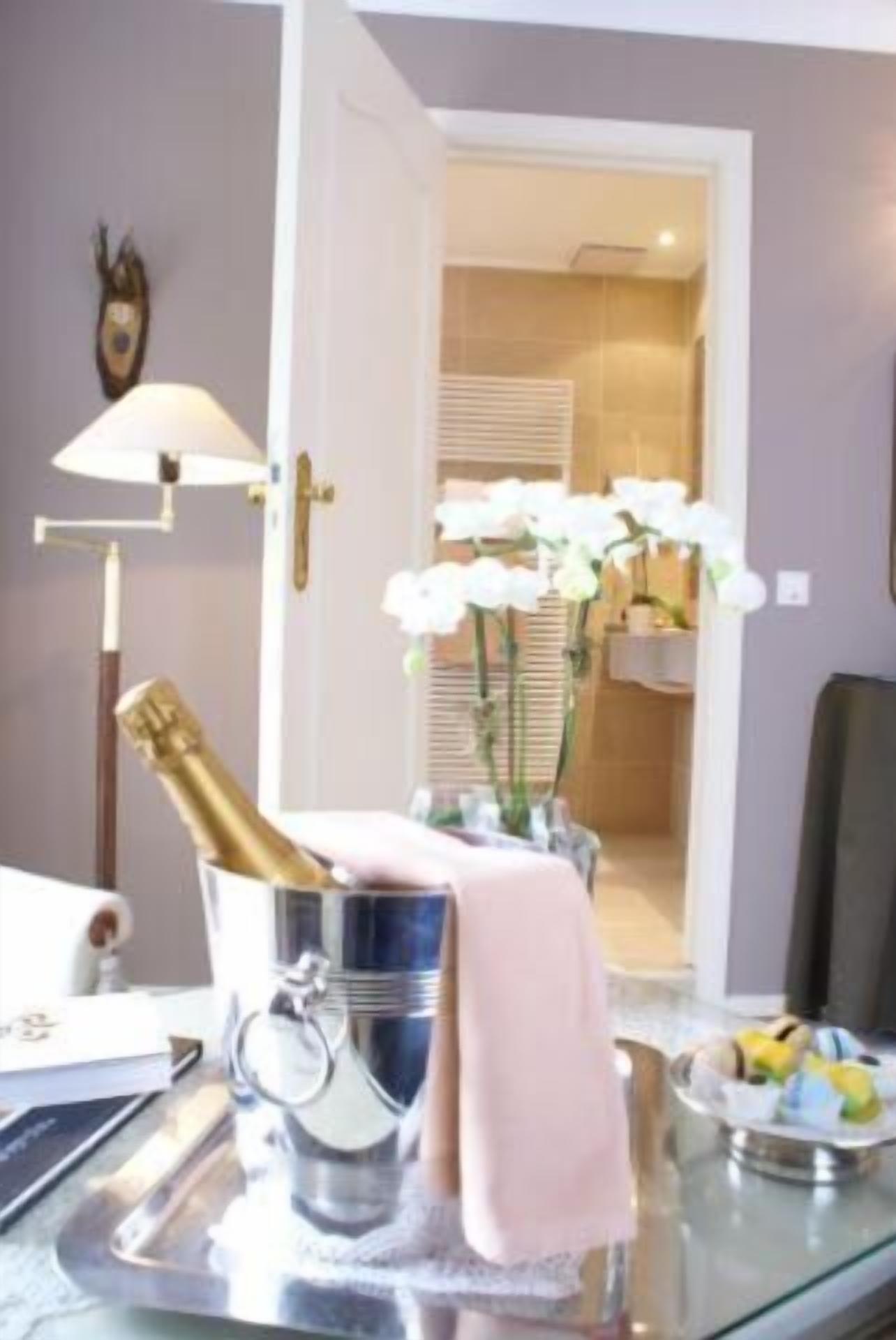 lunch and dinner served