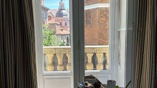 ダブルルーム (con balcón y vistas)