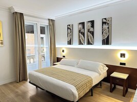 In-room safe, desk, iron/ironing board, travel cot