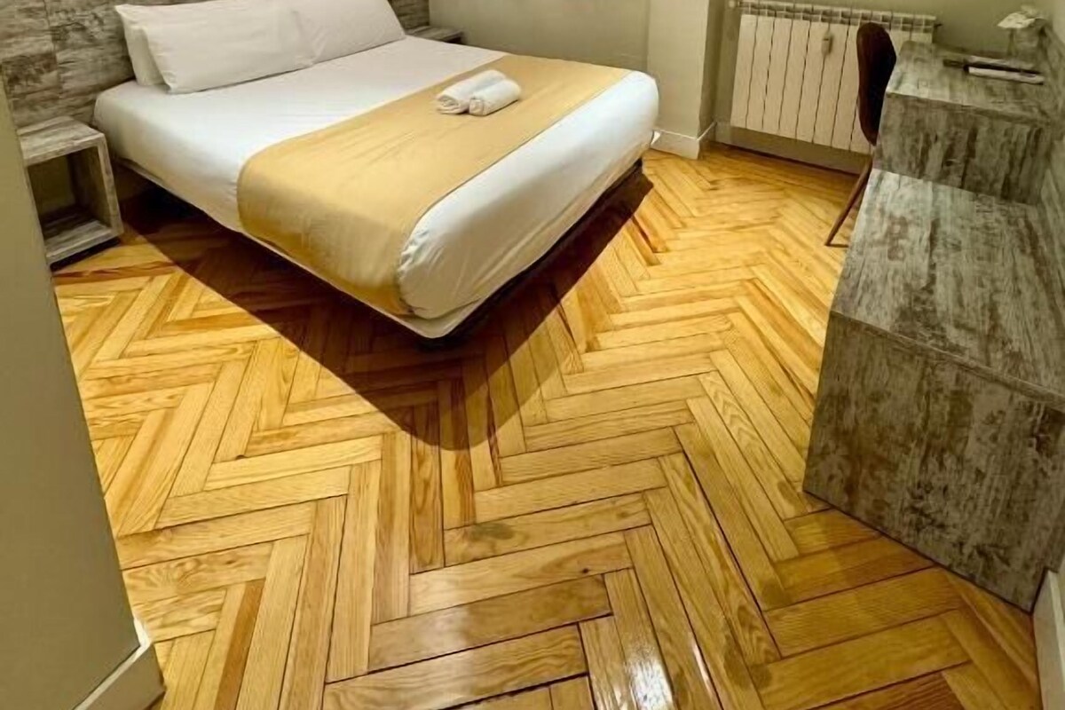 Egyágyas szoba | Széf a szobában, íróasztal, vasaló/vasalódeszka és ingyenes wifi