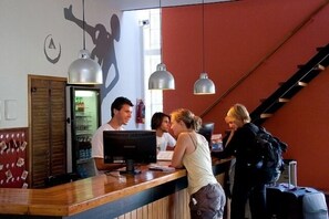 Reception - El Gualicho Hostel (Puerto Madryn)