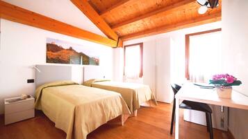 Camera Classic con 2 letti singoli, bagno privato | Minibar, Wi-Fi gratuito, lenzuola