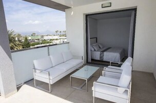 Apartamento superior, 1 habitación (2 Adults + 2 Children) | Terraza o patio