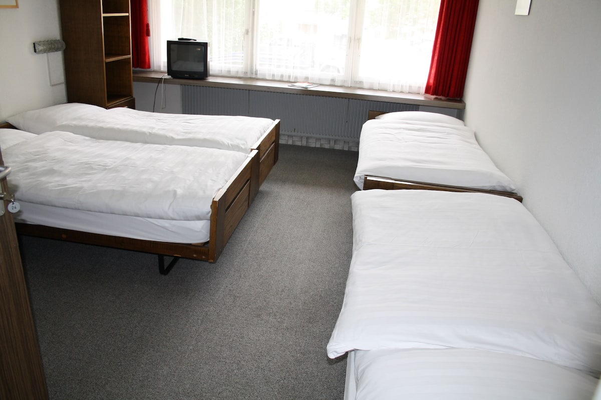 Quadruple Room, shared Bathroom | Hypo-allergenic bedding available, desk, WiFi (free), bed sheets