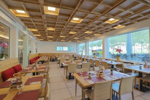 Breakfast, lunch and dinner served - Hostel Casa Franco (St. Moritz)