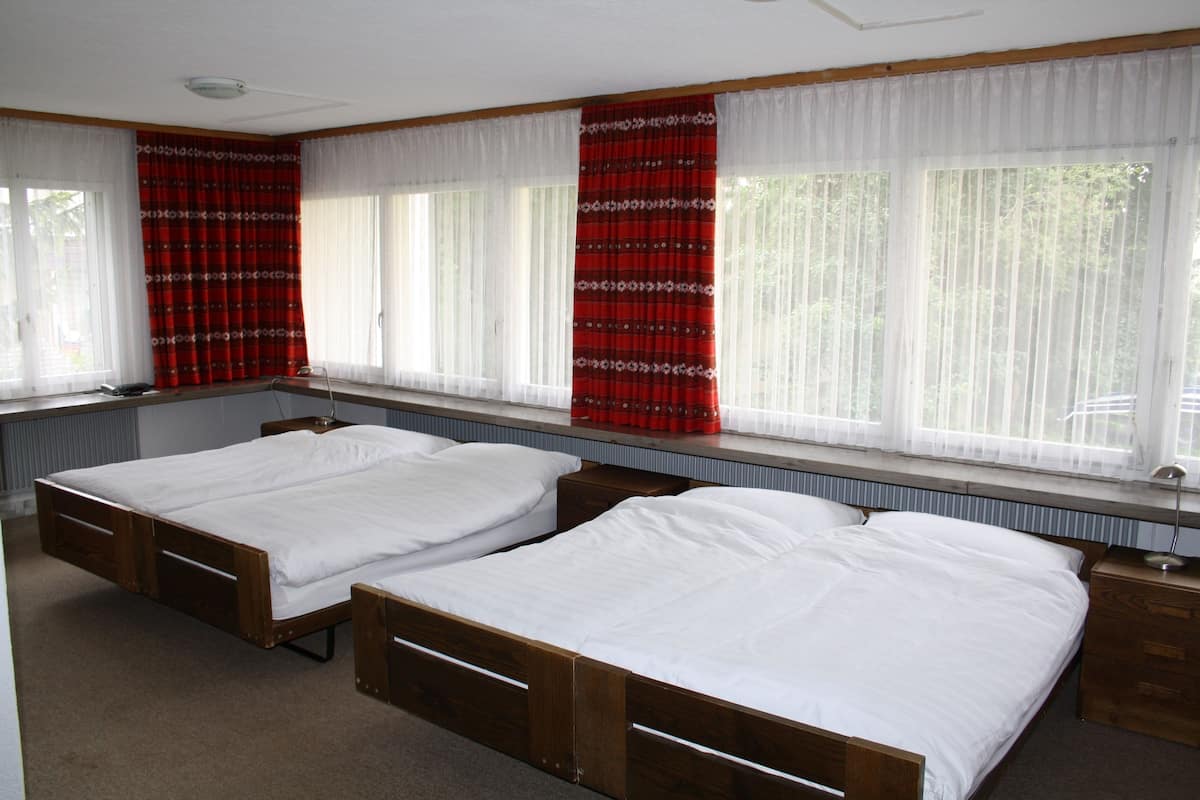 Triple Room | Hypo-allergenic bedding available, desk, WiFi (free), bed sheets