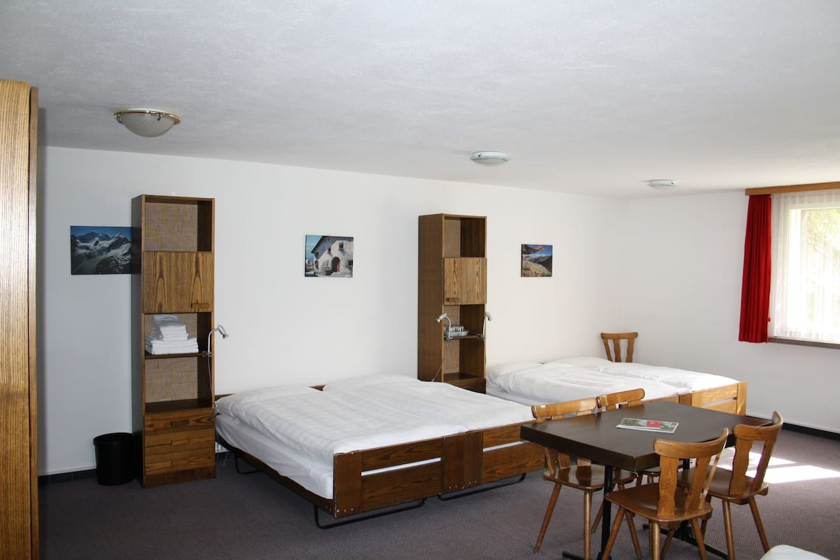 Room, Shared Bathroom (8 Beds) | Hypo-allergenic bedding available, desk, WiFi (free), bed sheets