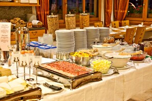 Double Room, Shared Bathroom - Hostel Casa Franco (St. Moritz)