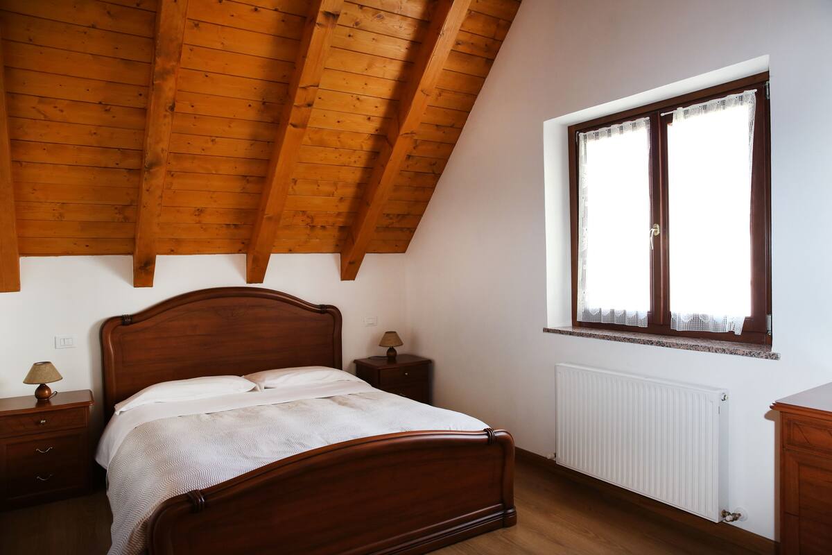 Apartamento | Roupas de cama premium, edredons de pluma, individualmente mobiliados