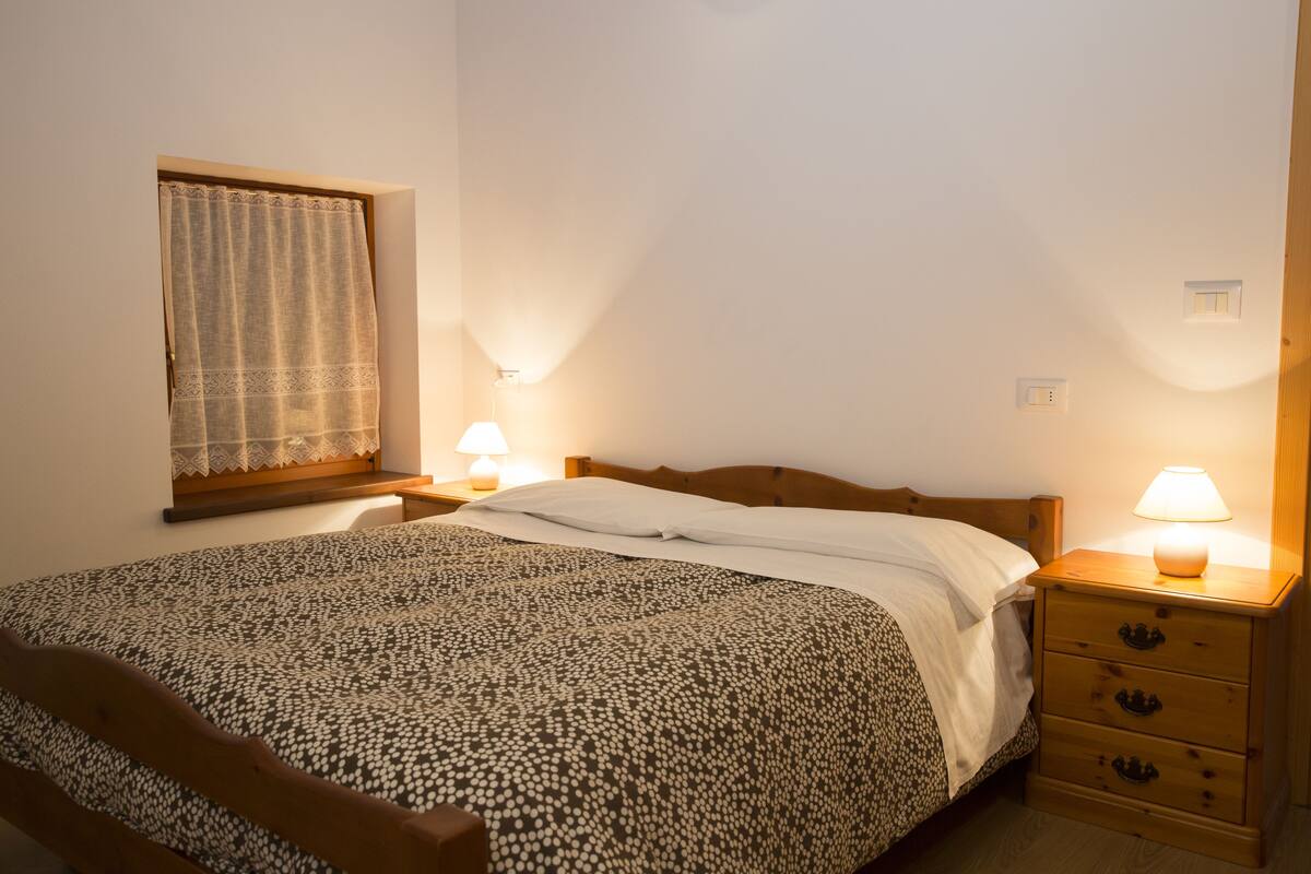 Apartamento, 1 quarto | Roupas de cama premium, edredons de pluma, individualmente mobiliados
