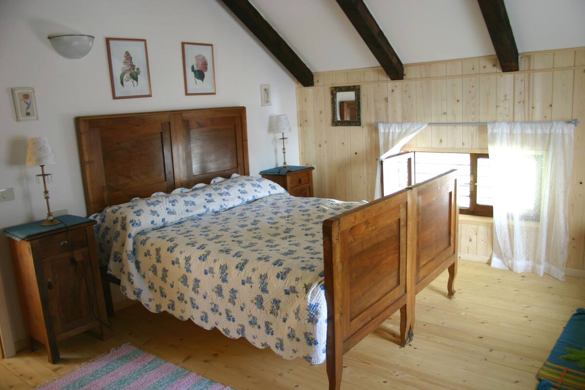 Roupas de cama premium, edredons de pluma, individualmente mobiliados