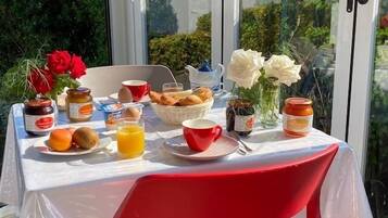 Se sirve desayuno por un coste adicional