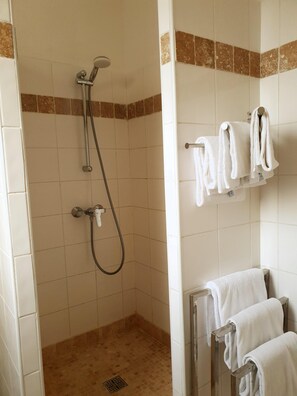 Standard Villa, Ensuite | Bathroom