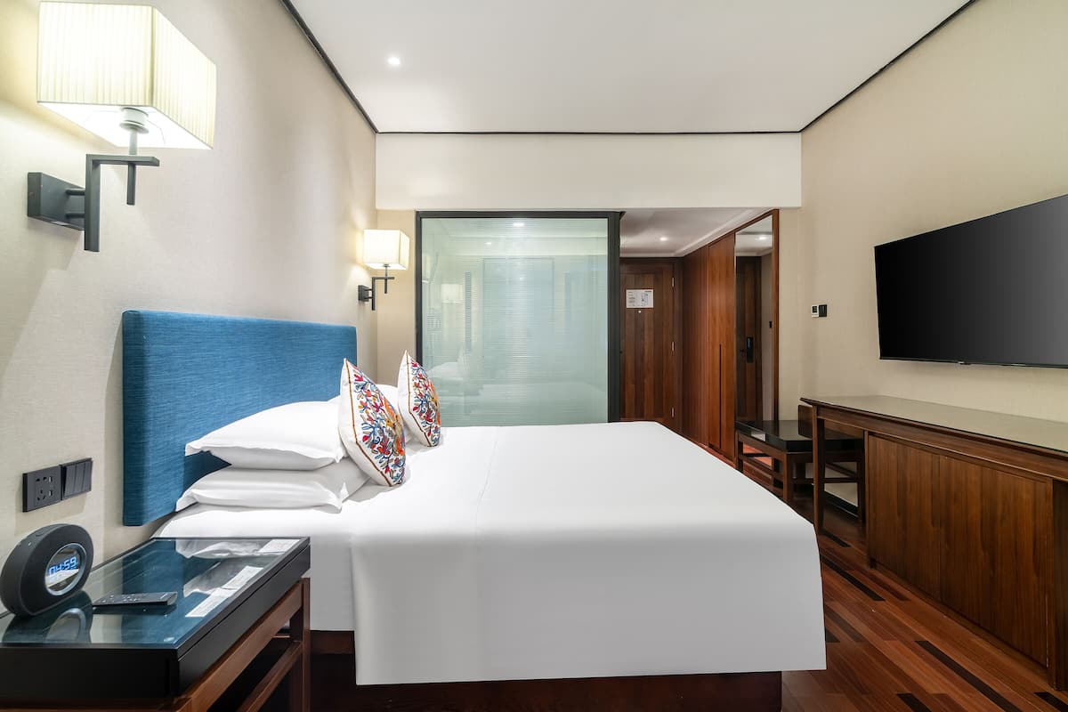 Deluxe kamer, 1 kingsize bed | Luxe beddengoed, donzen dekbedden, pillowtop-bedden, een gratis minibar
