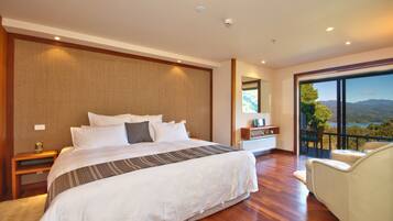 Luxury Room, 1 King Bed, Balcony, Bay View | Premium bedding, pillowtop beds, minibar, in-room safe