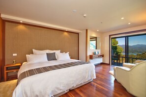 Luxury Room, 1 King Bed, Balcony, Bay View | Premium bedding, pillowtop beds, minibar, in-room safe - Westhaven Retreat (Mangarakau)