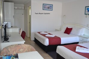 Chambre Standard avec lits jumeaux, 1 chambre, non-fumeur, salle de bain privée | Fer et planche à repasser, literie fournie