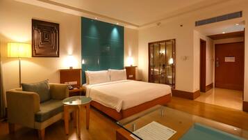 Minibar, in-room safe, individually decorated, individually furnished