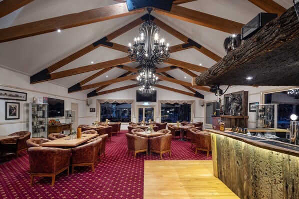 供应早餐和晚餐