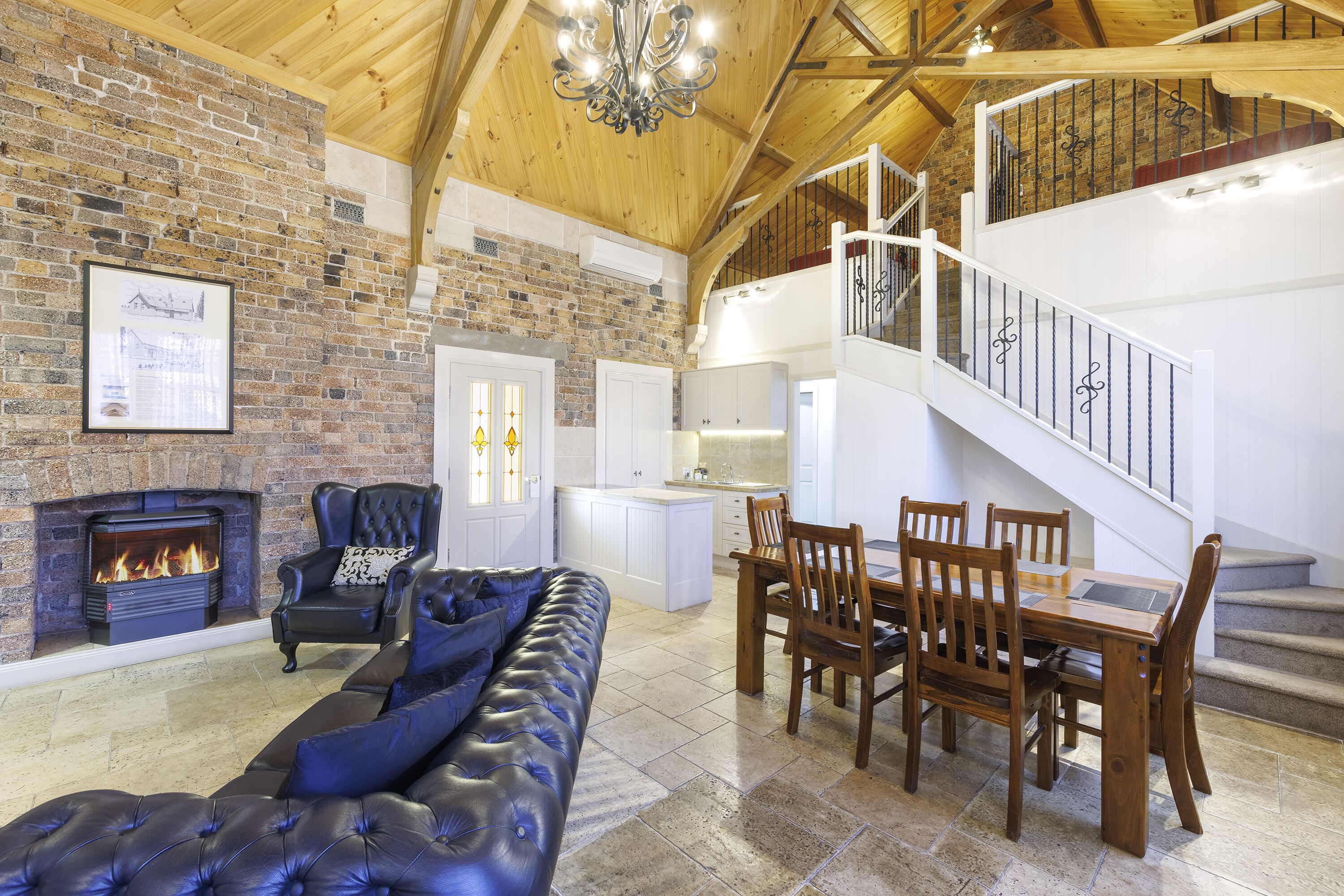 华丽别墅, 4 间卧室, 双浴室 | 起居区 | 平板电视、DVD 播放器