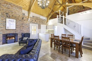 Living area - Black Gold Motel (Wallerawang)