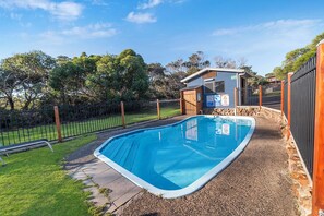 Individually furnished, blackout drapes, soundproofing - Port Campbell Motor Inn (Port Campbell)