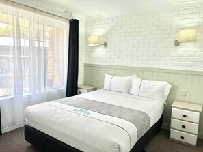 Two Bedroom Apartment | Individually furnished, blackout drapes, soundproofing - Port Campbell Motor Inn (Port Campbell)